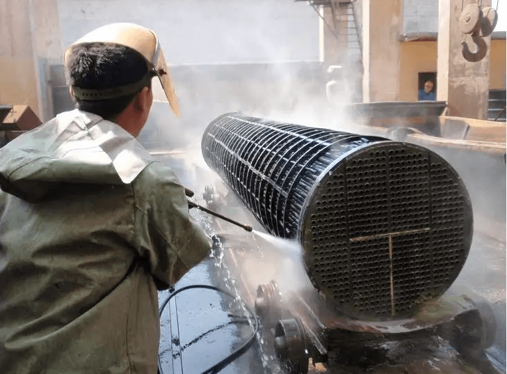 (圖:工業(yè)清洗泡沫現(xiàn)場)