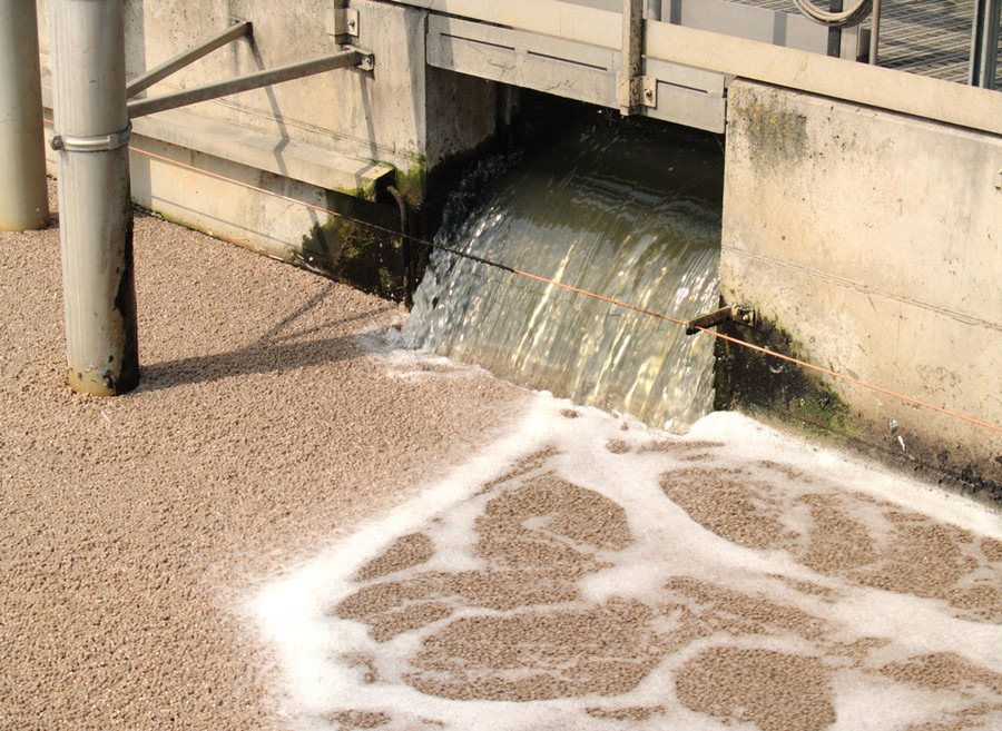 （圖：曝氣池污水泡沫）