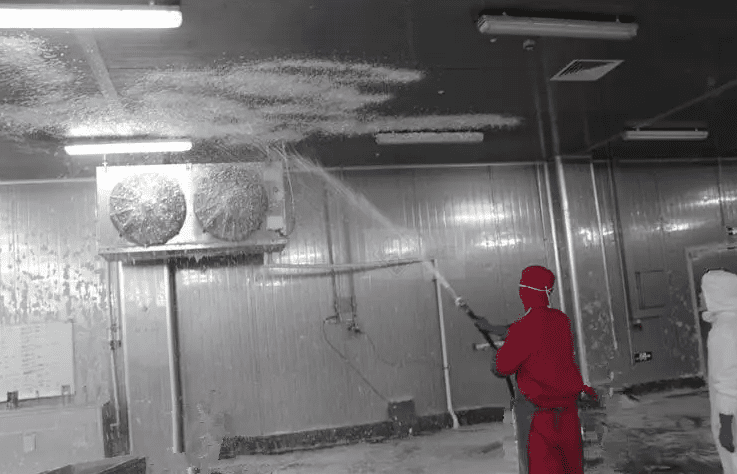 （圖：清洗劑清洗現(xiàn)場(chǎng)泡沫）